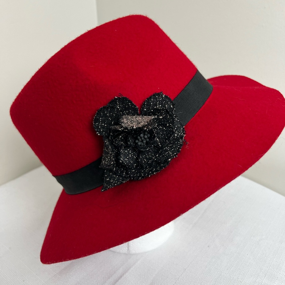 Liz Claiborne Red 100% Wool Felt Cloche Hat w/ Black Ribbon and Flower Trim - Picture 2 of 7